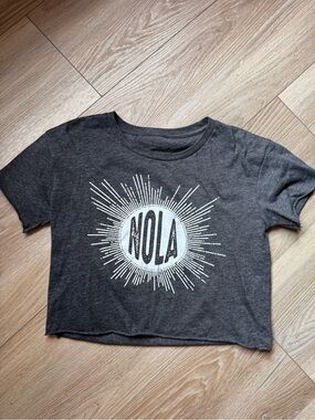 NOLA Graphic Crop Tee - Charcoal